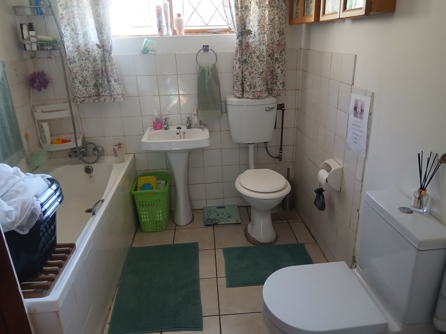 5 Bedroom Property for Sale in Queensberry Bay Eastern Cape